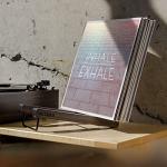 Victrola The Stand – Tabletop Vinyl Record Holder & Organizer - Holds 25+ Records, Smart Black Metal Accents, Easy No-Tool Assembly, Stylish Display for LPs (Espresso)