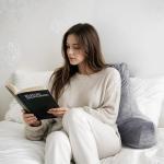 OAISZ Reading Pillow for Sitting in Bed Adult, 19" Reading Pillow with Shredded Memory Foam, Back Pillow for Sitting Up with Extend Arms, Pockets, Bed Pillow with Washable Cover, Grey