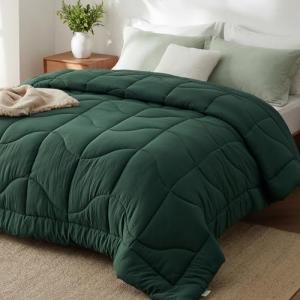 Bedsure Cal King Comforter - California King Comforter for All Season, Ultra-Soft Quilted Down Alternative Duvet Insert, Blanket for Bed, with 4 Tabs, Machine Washabl, Dark Green, 96x102 in
