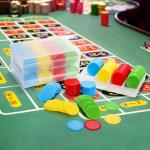 Pumtus 640 Pcs Plastic Poker Chips, 4 Colors Bingo Chips with Storage Box, 1.5 Inch Card Game Tokens, Counter Disk Counting Markers for Math Practice, Opaque Reward Coin for Teaching, Parties, Casino