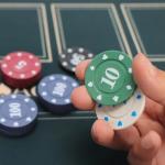 300pc Denomination Fake Plastic Poker Chips Set Counting Chips Mahiong Chips Bulk Playing Cards Chip Blackjack foldable Counters Numbers Mini Black Jack Lightweight Poker Chip for Travel Games 2 Decks