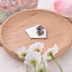 Poker Hand Enamel Lapel Pin Playing Cards Pins for Suit Collar Jacket Hat Brooch Pins for Men Lucky Ace Pin Poker Outfit Accessories for Men Pokers Themed Gifts for Man Male