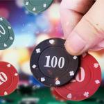 HONGSHUYEE Plastic Poker Chips Set with Storage Box for Blackjack, Texas Hold'em, Night Poker Games(100 Pcs)