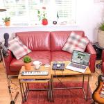 M-AUDIO Keystation Mini 32 MK3 USB MIDI Keyboard Controller with 32 Velocity Sensitive Mini Keys and Recording Software Included