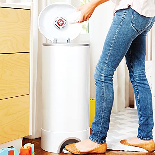 Munchkin STEP Diaper Pail with Arm & Hammer