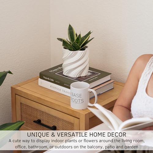 Canada-Made Spiral Plant Pot in Nordic Style