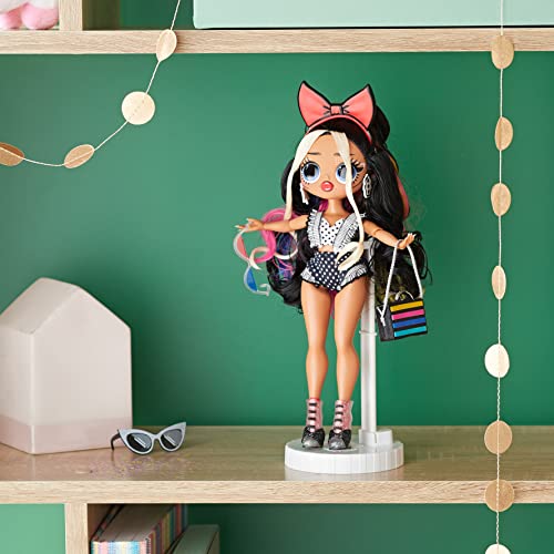 LOL Surprise OMG Movie Magic Starlette Fashion Doll with 25 Surprises Including 2 Fashion Outfits, 3D Glasses, Movie Accessories and Reusable Playset â Great Gift for Girls Ages 4+ by MGA Entertainment