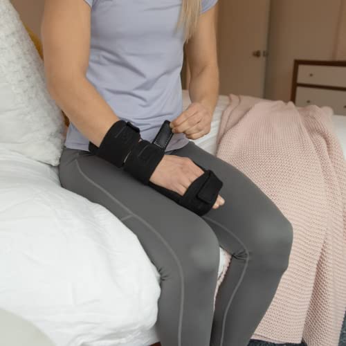 BraceAbility Resting Hand Splint - Soft Wrist Sprain and Functional Finger Immobilizer Brace for Post-Surgery or Stroke Recovery Patients, Carpal Tunnel Syndrome, Ulnar Nerve Damage Relief (M Left) by BraceAbility