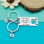 New Parent Gift Keychain Pregnancy Announcement Gifts Daddy and Mommy Est 2022 First Time Pregnancy Gifts for Mom Dad To Be Baby Shower Parents to be Gifts New Mom Jewelry First Time Dad Gift from Dabihu