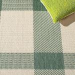 SAFAVIEH Washable Rug Outdoor Courtyard Collection - 2'7" x 5', Green & Beige, Plaid Pattern, Non-Shedding & Easy Cleaning, Ideal for Patio, Backyard, Mudroom (CY6201-322)