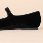 Amazon Essentials Women's Black Velvet Ballet Flats