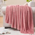 Soft Pink Fleece Throw Blanket – Cozy and Fluffy