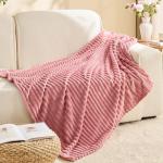 Soft Pink Fleece Throw Blanket – Cozy and Fluffy