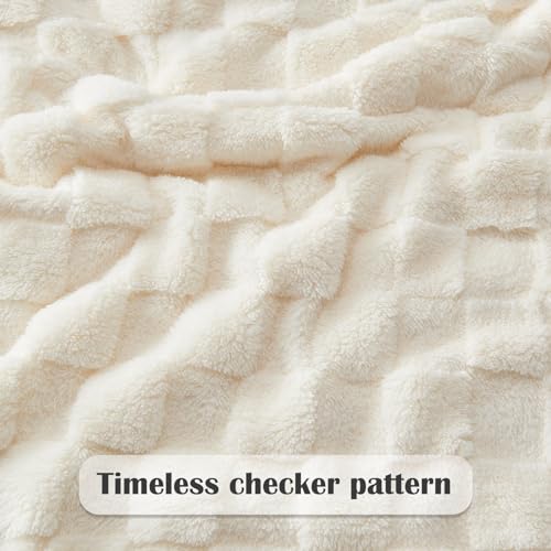 Soft 3D Checkered Flannel Throw Blanket