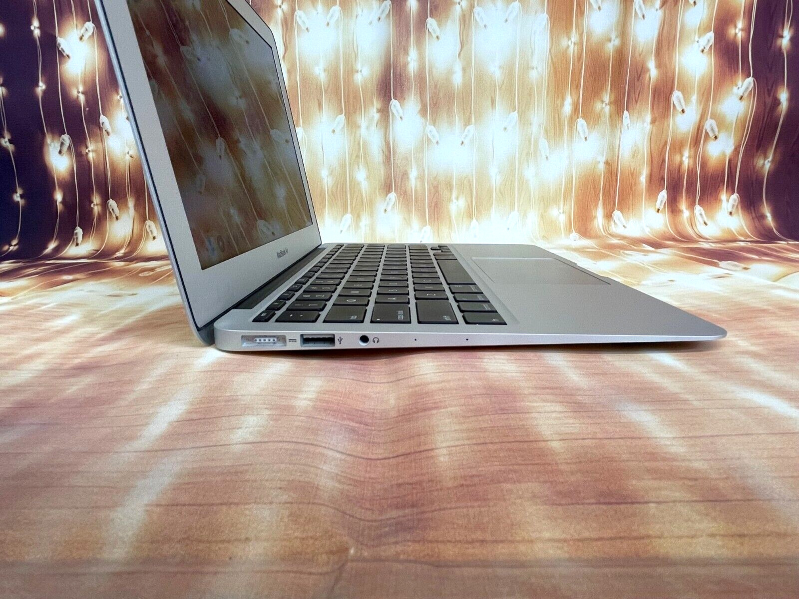 Apple MacBook Air 11" Laptop - i5, 4GB RAM