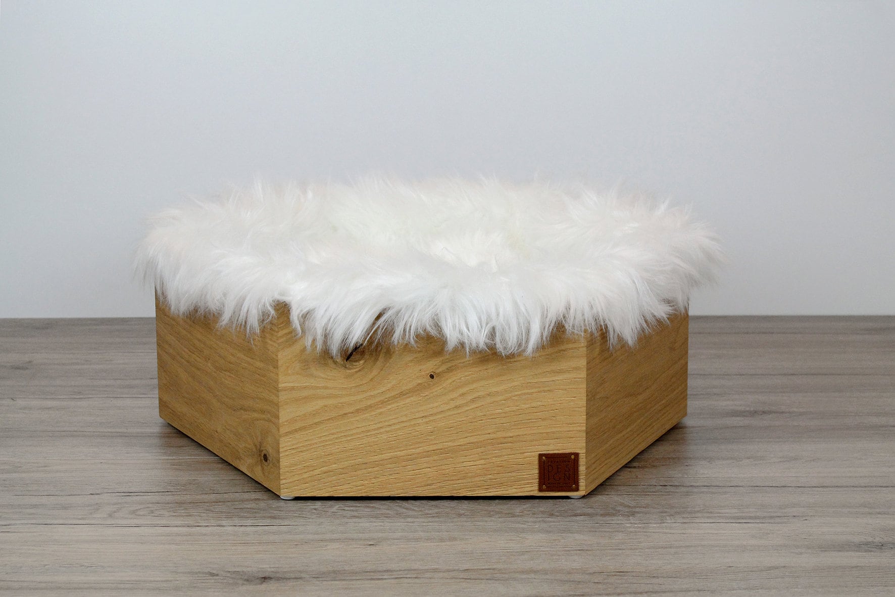 Design wooden kennel for dogs and cats