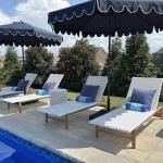 PURPLE LEAF Extra Wide Patio Chaise Lounge Set of 2 Outdoor Lounger French PE Rattan Lounge Chair with Reclining Adjustable Backrest for Pool Garden Beach and Backyard White and Grey