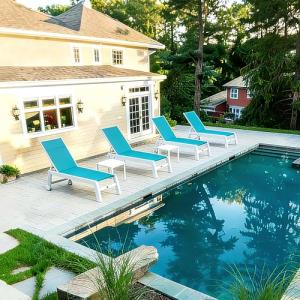 PURPLE LEAF Outdoor Oversized Chaise Lounge Set for Tall & Strong Individuals Adjustable Recliner Extra Wide Lounge Chairs with Side Table for Poolside Beach Patio Aluminum Chaise Lounger Blue 2 Sets