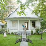 VINGLI 4FT Metal Garden Arch Bridge with Guardrails