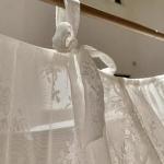 SCMTYWCQ Elegant Lace Princess 4 Corner Post Mosquito Net Romantic for Girls Women Bed Curtain Canopy for Adults Wedding Bedroom Kids Rooms Decoration (Beige-White-1, Queen)