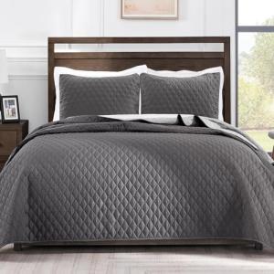 Reversible Ultrasonic Queen Bedding Set with Shams