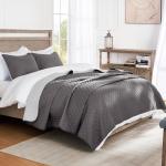 Reversible Ultrasonic Queen Bedding Set with Shams