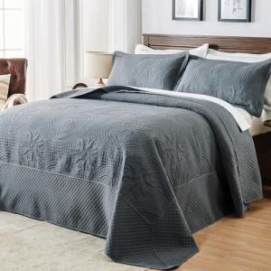 Oversized King Quilt Set with Vintage Pattern