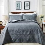 Oversized King Quilt Set with Vintage Pattern