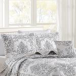 Damask 4-Piece Reversible Bedspread Set, White Queen