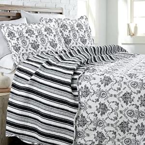 French Medallion Black and White Quilt Set