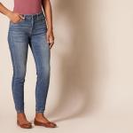 Amazon Essentials Women's Mid Rise Curvy Skinny Jeans, Medium Wash, 12 Short