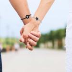 Long Long Distance Touch Bracelets,Vibration & Light up Couples Bracelets, Remote Smart Matching Couples Black silver Bracelet for Couples Long Distance Relationship Girlfriend Boyfriend Xmas Gifts