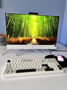 Open box $600 All-in-one white computer with built in camera