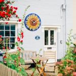 Silent Battery-Powered Glass Wall Clock 30.5 cm