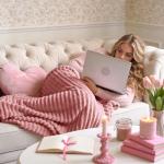 Cozy Pink Fleece Throw Blanket – Soft & Plush