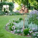 Metal Birdhouse Stake for Garden Decor