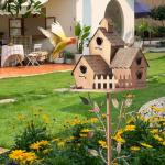 Metal Birdhouse Stake for Garden Decor