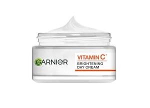 Garnier Face Moisturiser, Brightening Day Cream with Vitamin C and Super Citrus For Radiant, Healthy Skin, Glow Boosting Face Cream for Radiant Skin, 50ml
