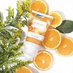 Creightons Vitamin C Superfruits Glow Enzyme Scrub (150 ml) - An Energising and Exfoliating Scrub with Vitamin C, Natural Fruit Acids and Enzymes for Clearer, Radiant Skin