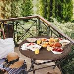 VINGLI 32" Round Folding Table for Outdoor Events