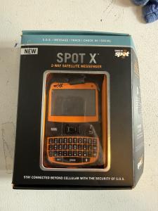 SPOT X Satellite Messenger SOS GPS Locator READ DESCRIPTION