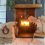 Ecoblaze Kiln-Dried Hardwood Firewood Logs 50L - Eco Fuel Ready to Burn for Wood Burners, Pizza Oven, Open Fires, Fire Pits, Campfires & More | Dried Under 20% | Sturdy Hessian Sacks