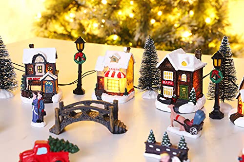 Traditional Christmas Village Scene - 25 LED Pieces