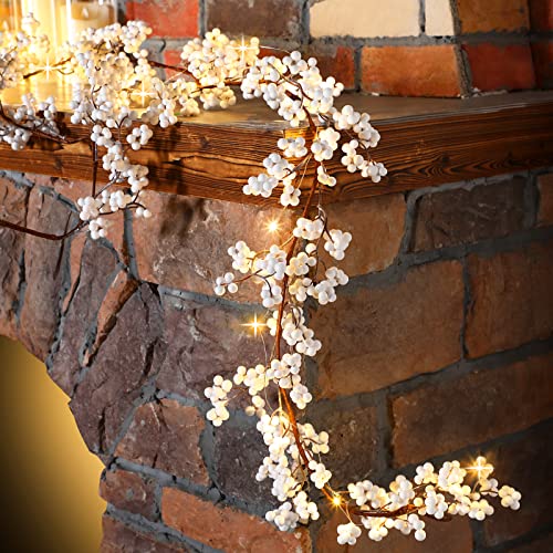 Lighted Berry Christmas Garland with Leaves - 6 Feet