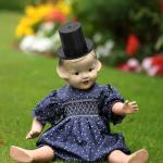 Toyvian 100pcs Mini Black Top Hats Plastic Magician Hats Christmas Black Top Hats for DIY Craft Embellishing Creating Party Supplies S