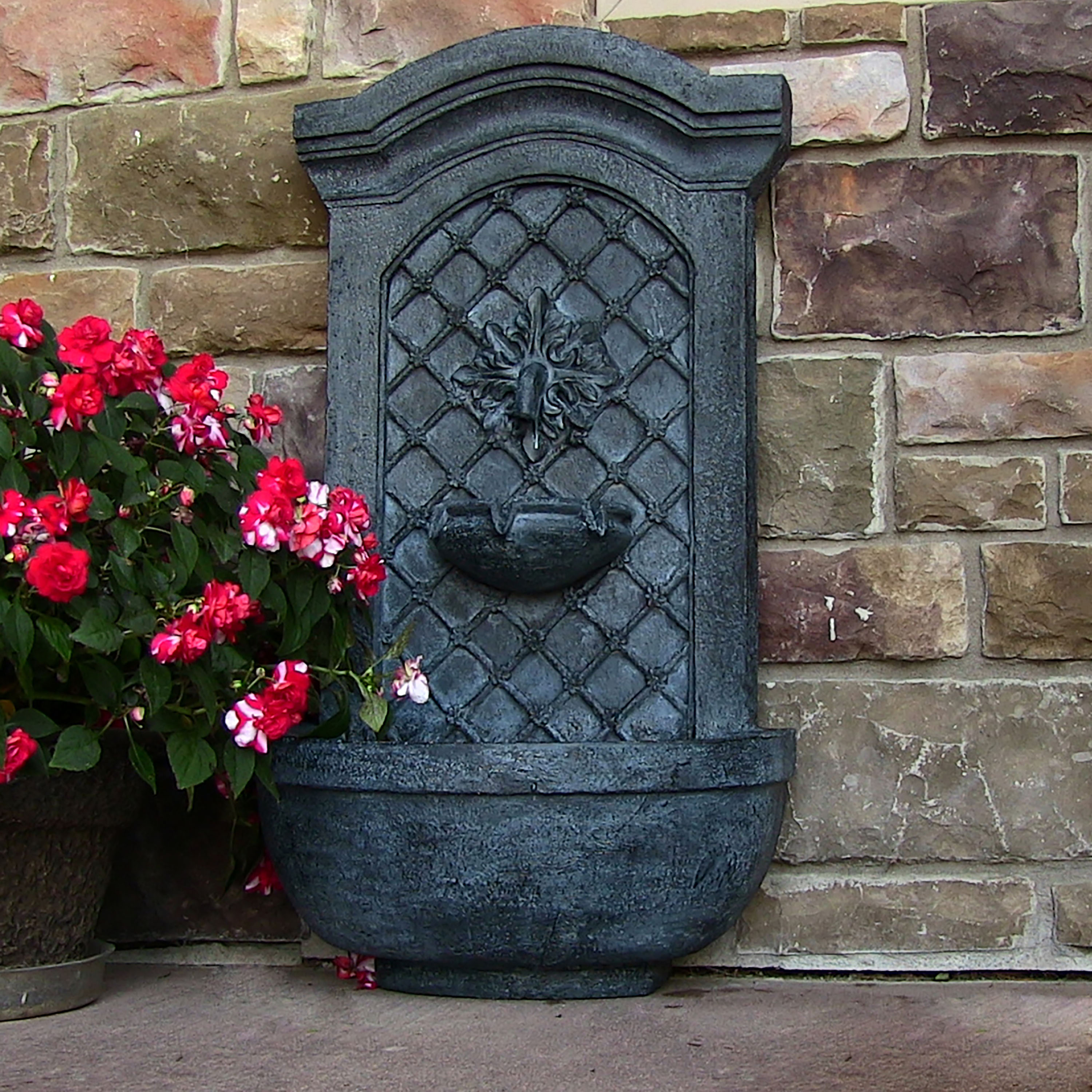 Sunnydaze Rosette Leaf Outdoor Wall Fountain