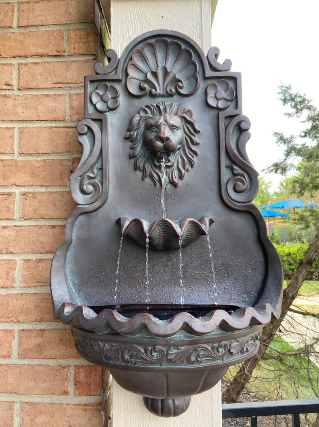 Outdoor Wall Fountain LED Classic Vintage Lion Head Style Patio Garden Waterfall