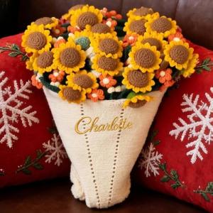 Qubist Personalized Handmade Crochet Rose Flower Blanket Bouquet – Custom Name Gift for Mother's Day, Valentine’s Day, Mom or Girlfriend（Sunflowers）