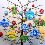 Winlyn 24 Sets Christmas Craft Kits Winter Kids Crafts DIY Ugly Sweater Ornaments Decorations Art Set Holiday Foam Stickers Arts and Crafts for Kids Home Classroom Activities Party Favors