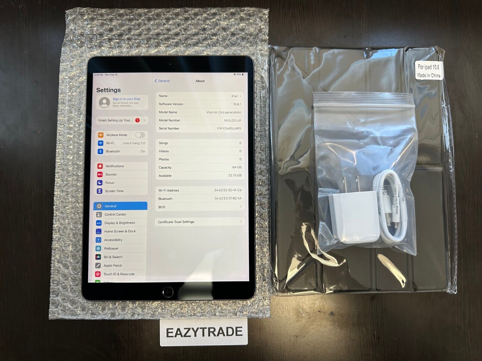 Apple iPad Air 3rd Gen, 64GB, Wi-Fi Bundle